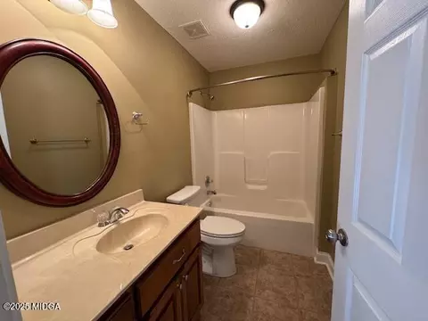 Bath - 110 Hampton Pointe Pointe, Warner Robins, GA 31088 photo 1 of 8