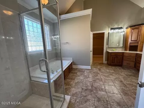 Bath - 110 Hampton Pointe Pointe, Warner Robins, GA 31088 photo 5 of 8