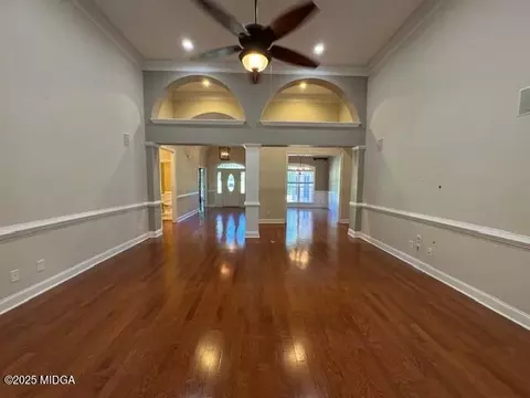 Living - 110 Hampton Pointe Pointe, Warner Robins, GA 31088 photo 4 of 8