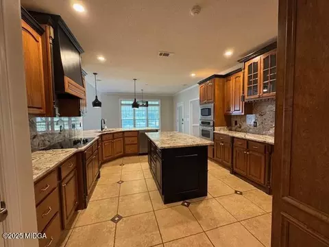 Kitchen - 110 Hampton Pointe Pointe, Warner Robins, GA 31088 photo 4 of 4