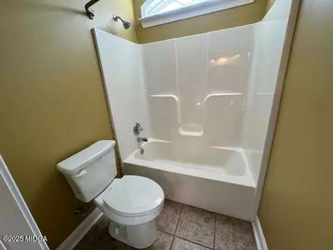 Bath - 110 Hampton Pointe Pointe, Warner Robins, GA 31088 photo 3 of 8