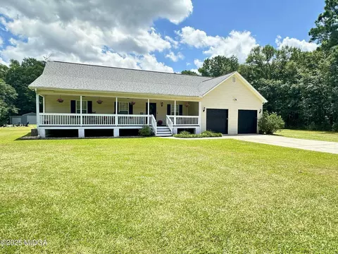 634 Old Perry Rd, Kathleen, GA 31047
