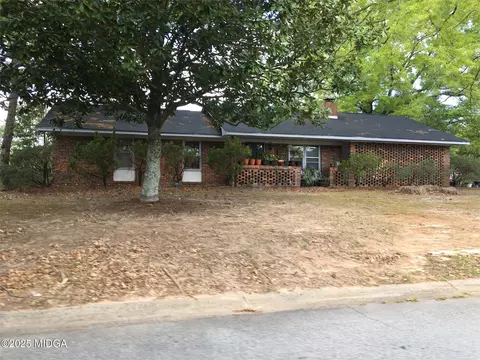 201 Valencia Cir, Centerville, GA 31028