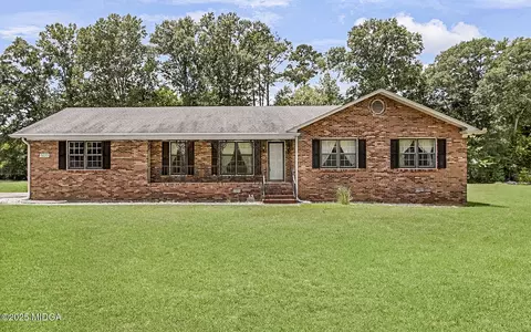 7033 Three Oaks Dr W, Macon, GA 31216