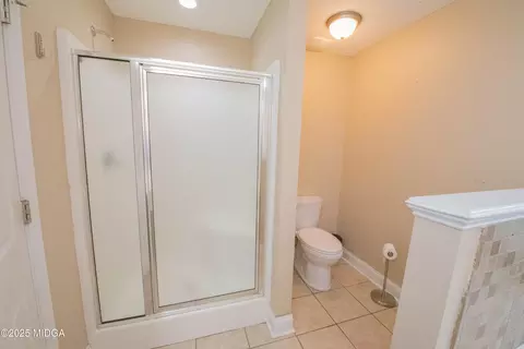 Bath - 303 Vanessa Dr, Centerville, GA 31028 photo 2 of 7