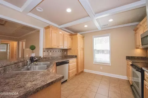 Kitchen - 303 Vanessa Dr, Centerville, GA 31028 photo 4 of 4