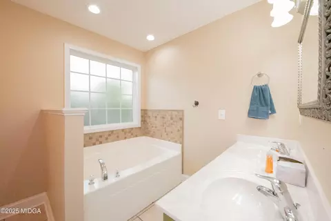 Bath - 303 Vanessa Dr, Centerville, GA 31028 photo 1 of 7