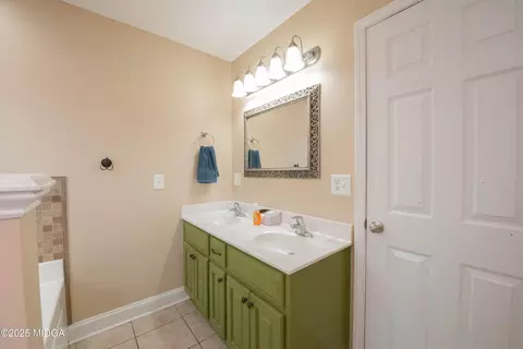 Bath - 303 Vanessa Dr, Centerville, GA 31028 photo 5 of 7