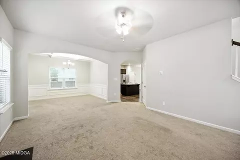 196 Amelia Dr, Byron, GA 31008 photo 2