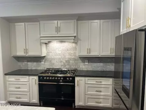 Kitchen - 130 Laurel Rdg, Forsyth, GA 31029 photo 3 of 4