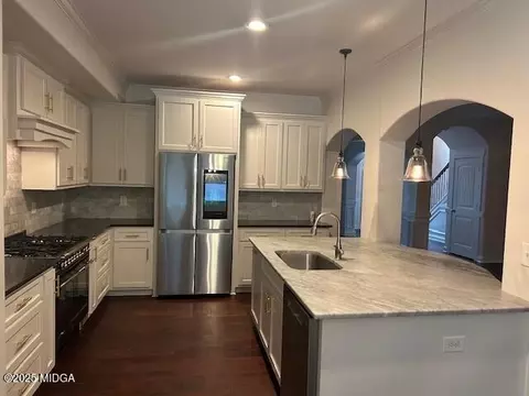 Kitchen - 130 Laurel Rdg, Forsyth, GA 31029 photo 2 of 4