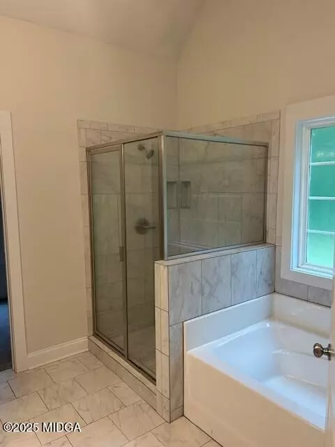 Bath - 130 Laurel Rdg, Forsyth, GA 31029 photo 2 of 3