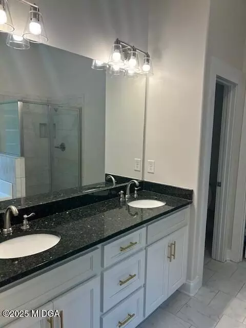 Bath - 130 Laurel Rdg, Forsyth, GA 31029 photo 1 of 3