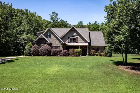 116 Crescent Dr, Forsyth, GA 31029