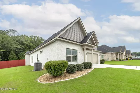 519 Barbara Ct, Forsyth, GA 31029 photo 3