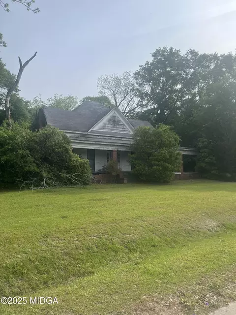 8335 Eisenhower Pkwy, Lizella, GA 31052