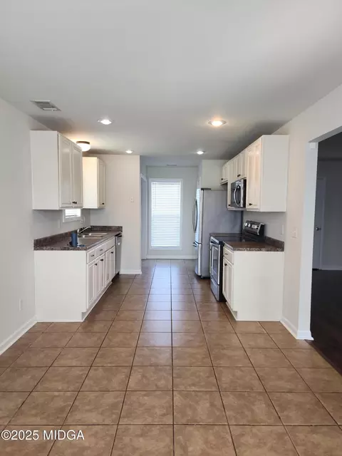 100 Stanton Cir, Warner Robins, GA 31093 photo 2