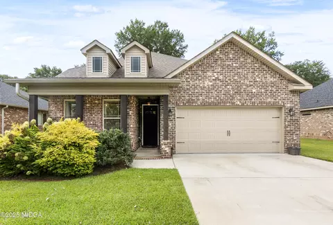 604 Legacy Park Dr, Perry, GA 31069