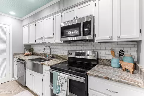 Kitchen - 316 Arena Rd, Perry, GA 31069 photo 6 of 9
