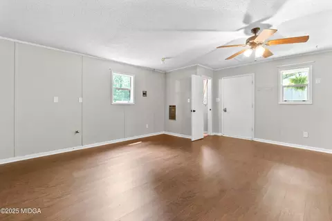 Living - 316 Arena Rd, Perry, GA 31069 photo 5 of 7