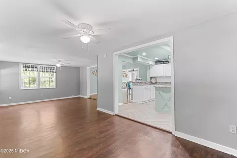 Living - 316 Arena Rd, Perry, GA 31069 photo 2 of 7