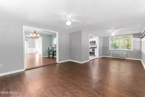 Living - 316 Arena Rd, Perry, GA 31069 photo 7 of 7