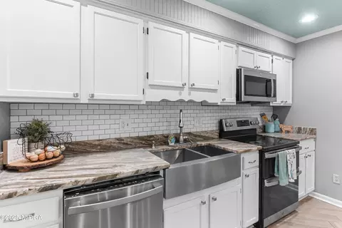 Kitchen - 316 Arena Rd, Perry, GA 31069 photo 5 of 9