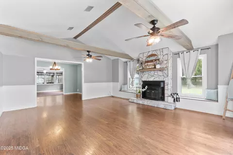 Living - 316 Arena Rd, Perry, GA 31069 photo 4 of 7