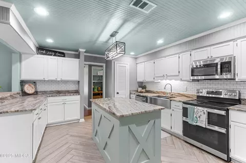 Kitchen - 316 Arena Rd, Perry, GA 31069 photo 4 of 9
