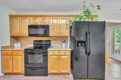 Kitchen - 536 Sam Brown Blvd, Commerce, GA 30529 photo 4 of 6