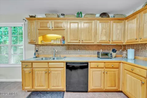Kitchen - 536 Sam Brown Blvd, Commerce, GA 30529 photo 5 of 6