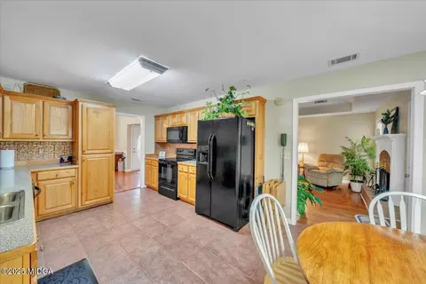 Kitchen - 536 Sam Brown Blvd, Commerce, GA 30529 photo 3 of 6