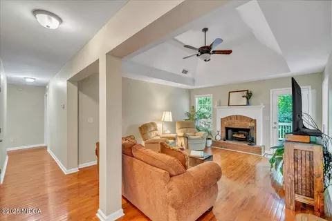 Entry Way - 536 Sam Brown Blvd, Commerce, GA 30529 photo 4 of 6
