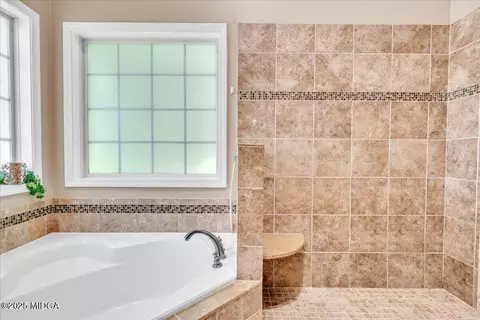 Bath - 536 Sam Brown Blvd, Commerce, GA 30529 photo 1 of 3