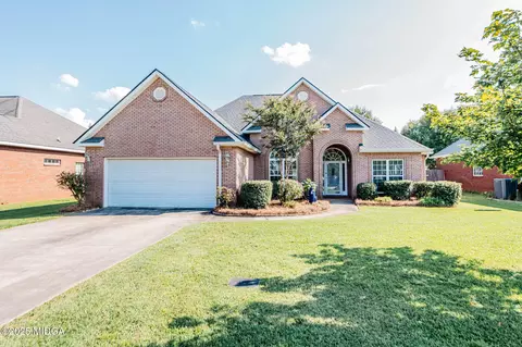 227 Sedgebrooke Dr, Warner Robins, GA 31088