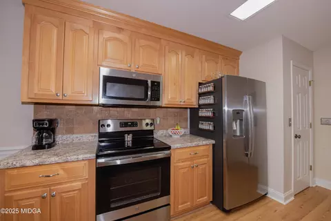 Kitchen - 112 Nantucket, Centerville, GA 31028 photo 2 of 5