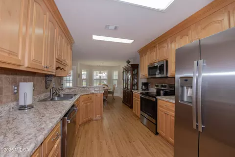 Kitchen - 112 Nantucket, Centerville, GA 31028 photo 3 of 5