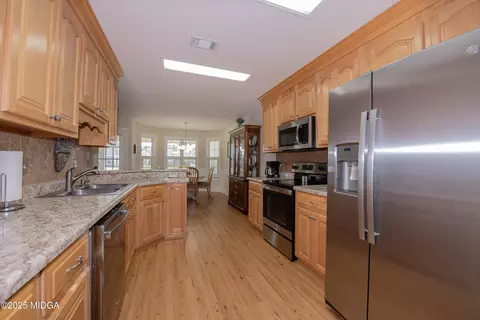 Kitchen - 112 Nantucket, Centerville, GA 31028 photo 4 of 5