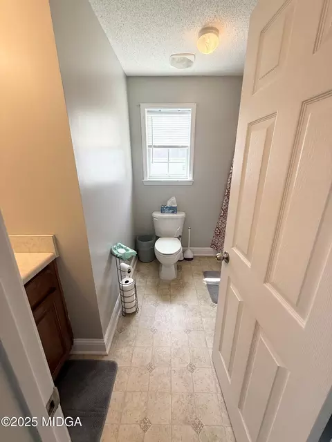 Bath - 417 Covington Cv, Byron, GA 31008 photo 3 of 4