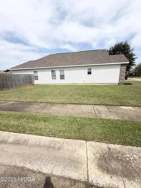 Exterior - 417 Covington Cv, Byron, GA 31008 photo 4 of 8