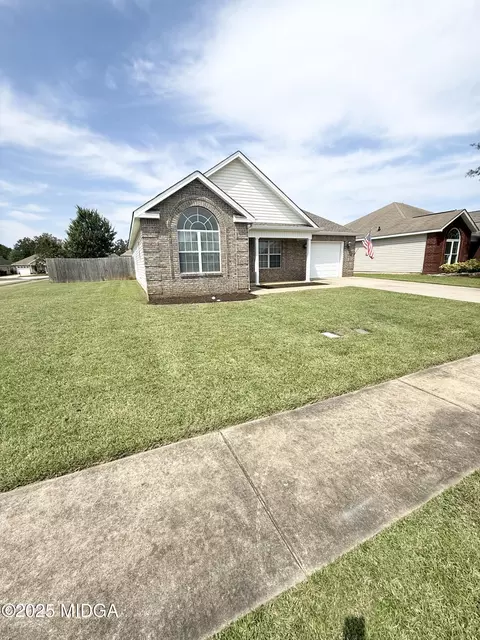 Exterior - 417 Covington Cv, Byron, GA 31008 photo 3 of 8