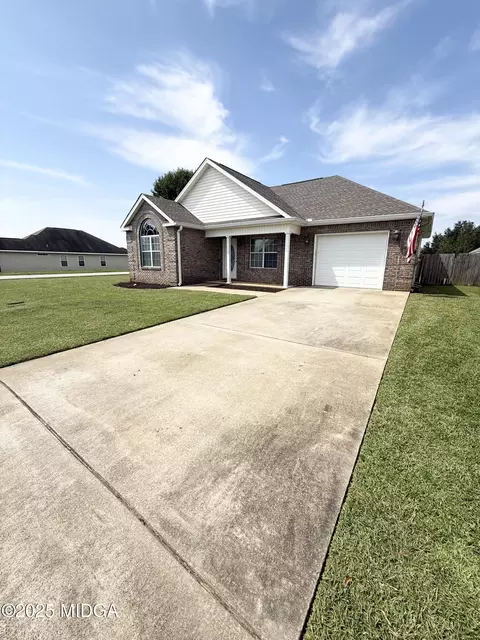 Exterior - 417 Covington Cv, Byron, GA 31008 photo 2 of 8