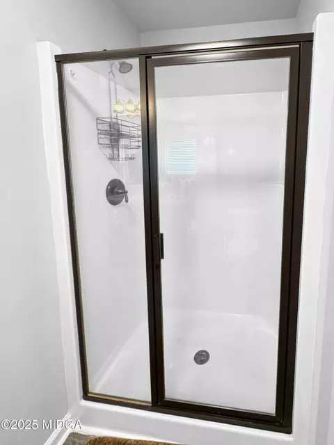 Bath - 837 Weldon Rd, Forsyth, GA 31029 photo 2 of 4