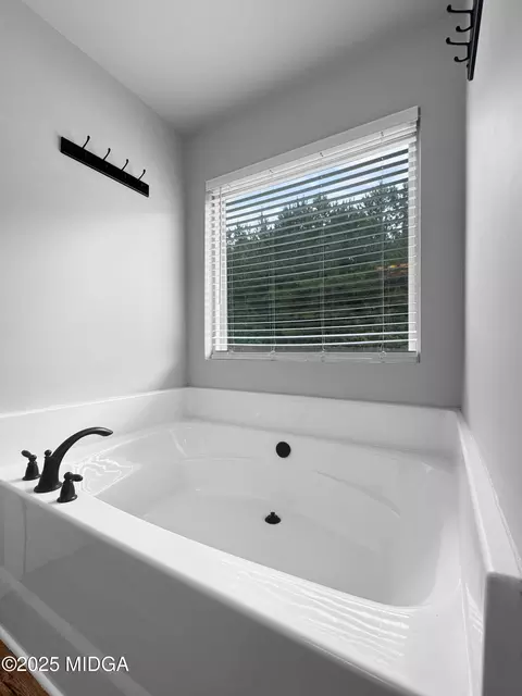 Bath - 837 Weldon Rd, Forsyth, GA 31029 photo 1 of 4