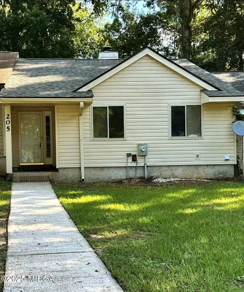 205 Somerset Dr, Warner Robins, GA 31088