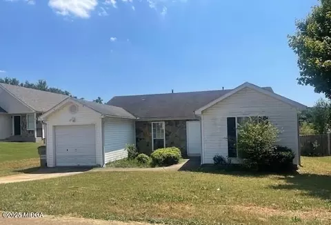 416 Autumn Lake Ct, Mcdonough, GA 30253