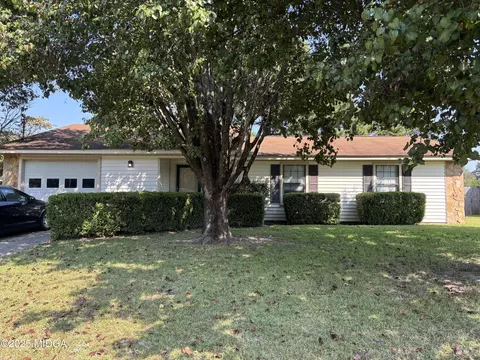 409 Fieldstone Rd, Warner Robins, GA 31093