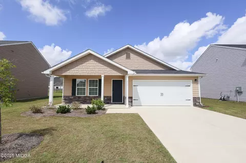 310 London Ct, Byron, GA 31008