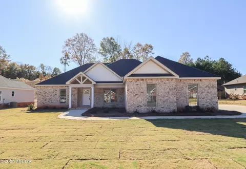 402 Collins Estate Ave, Centerville, GA 31028
