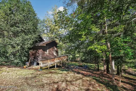 225 Jones Mill Cir, Gray, GA 31032